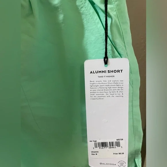 ALO Yoga Alumni Short Color: Ultramint Size Medium Small XXS NWT